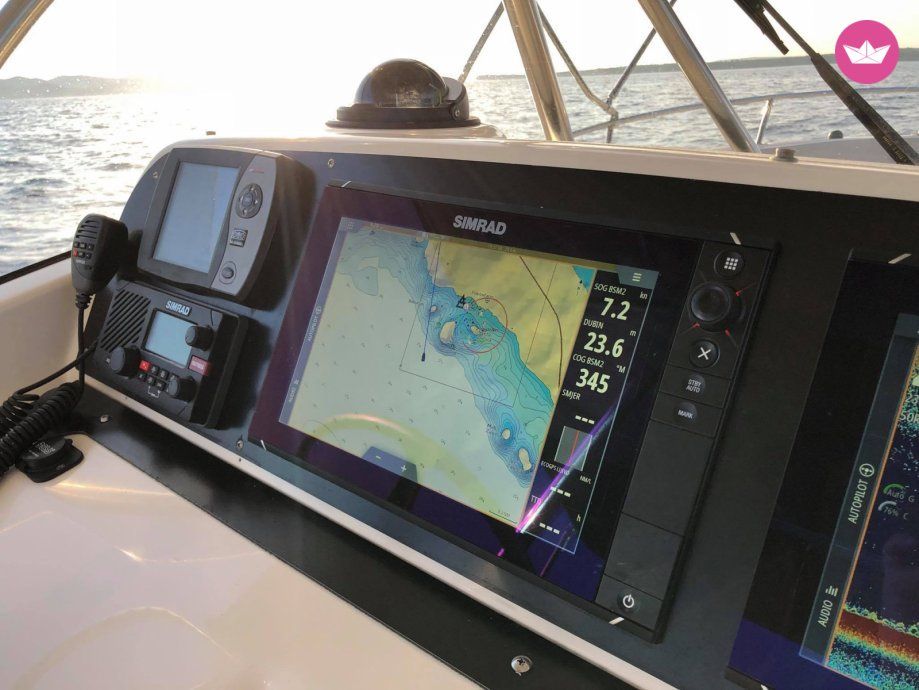 Pursuit 3070Cc in Zadar for hire