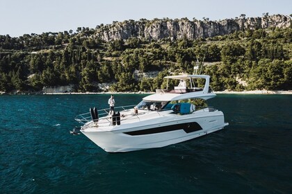 Location Yacht à moteur Jeanneau Prestige 590 Fly Podstrana