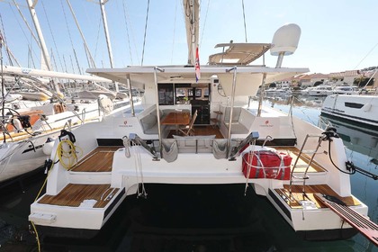 Hire Catamaran Fountaine Pajot Fountaine Pajot Lucia 40 Pula