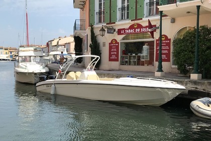 Hire Motorboat Renegade 32 CC Grimaud