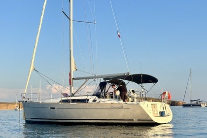 Noleggio Barca a vela Beneteau Oceanis 37 Saint-Gilles-Croix-de-Vie