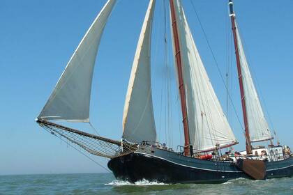 Verhuur Zeiljacht Custom Tjalk Aagtje Harlingen