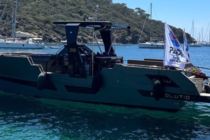 Charter Motorboat CANELLI Revolutio 39 Cogolin