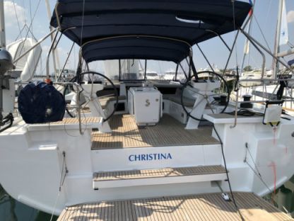 Rental Sailboat Beneteau Oceanis 51.1 Elliniko