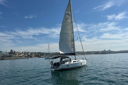 Rental Sailboat Hanse 388 Cascais