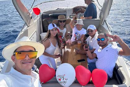 Luxury & comfort aboard our super motor boat