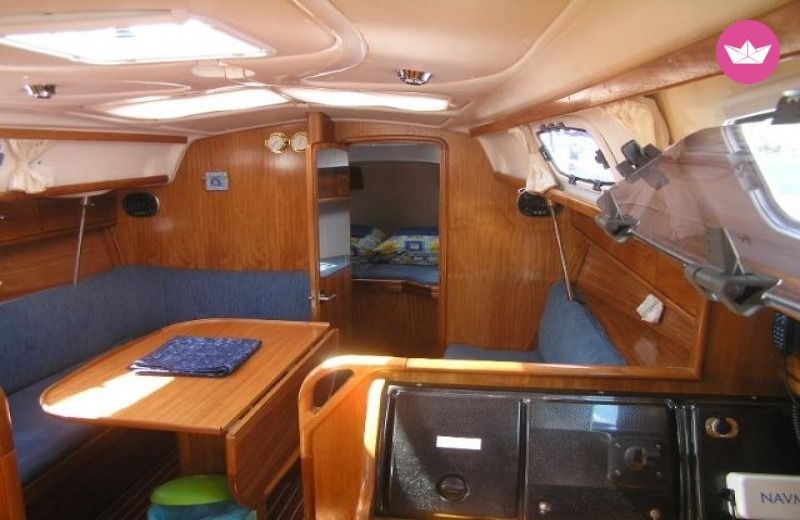 Charter Sailboat Bavaria 33 Cruiser Trogir