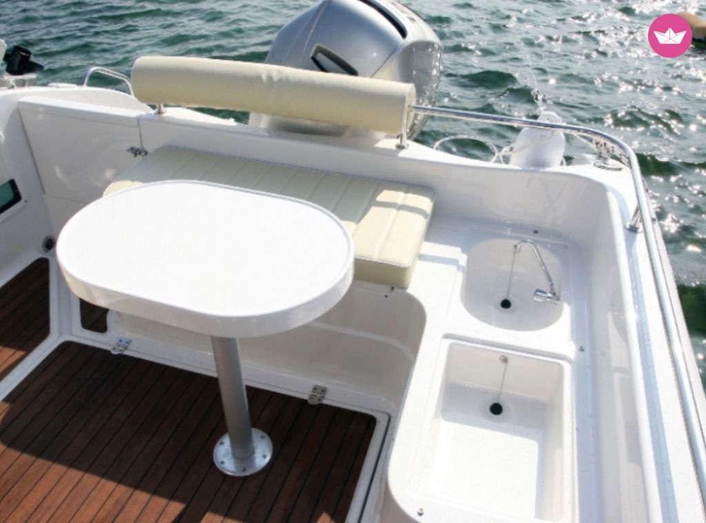 Motorboat Atlantic Marine 680 for rental