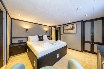 Custom built luxury motor yacht with a capacity of 12 people