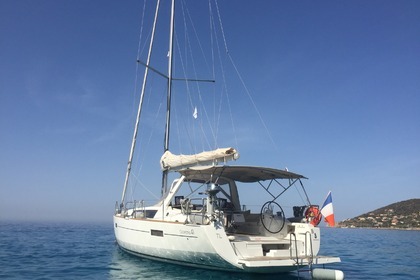 Charter Sailboat BENETEAU OCEANIS 41 Saint-Mandrier-sur-Mer