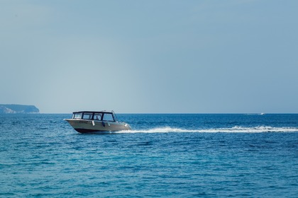 Charter Motorboat Enzo 35 Komiža