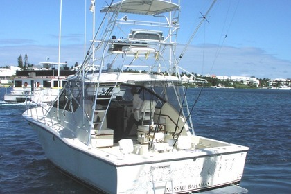 Hire Motorboat Hatteras 38 Nassau