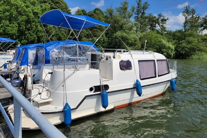 Charter Houseboat Custom Voyager 780 Mecklenburgische Seenplatte