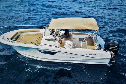 Location Bateau à moteur Jeanneau Cap camarat 8.5 cc Grimaud