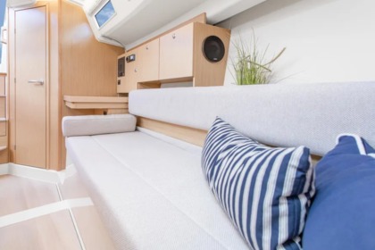 Aproveite a navegação neste veleiro de 9.62 metr