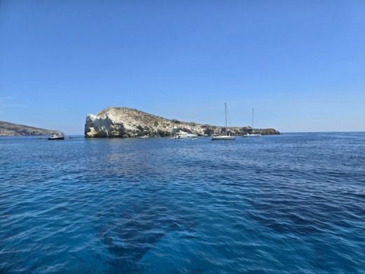 Îles Éoliennes Motorboat CRANCHI ZAFFIRO 32 alt tag text