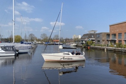 Verhuur Zeilboot Sportina 680 Clever 23 Sneek