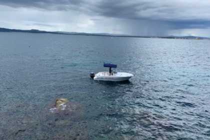 Preciosa lancha Sessa Marine em Girona