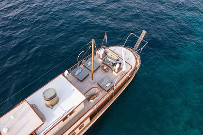 CLASSIC YACHT GALLANT