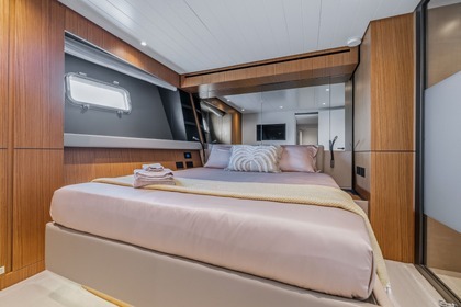 Location Yacht à moteur Bluegame BGX 60 Antibes
