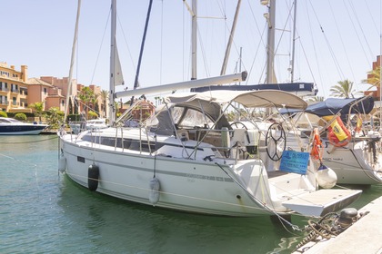 Rental Sailboat Bavaria 37 CRUISER STYLE Sotogrande