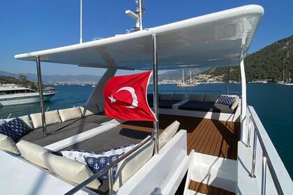 Custom Built trawler with a capacity of 8 people