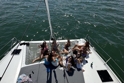 Charter Catamaran Lagoon 42 Lisbon
