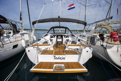 Hyra båt Segelbåt HANSE 388 Ičići