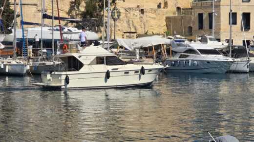 Motorboat Fairline Corniche boat plan