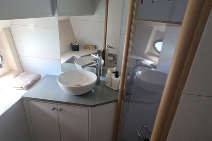 Ενοικίαση πολυτελούς γιοτ στη Marina El Portet Denia "Astondoa 45 Fly 960cv"