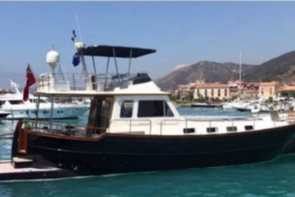 Rental Motorboat MEENORQUIN 180 fly Capri