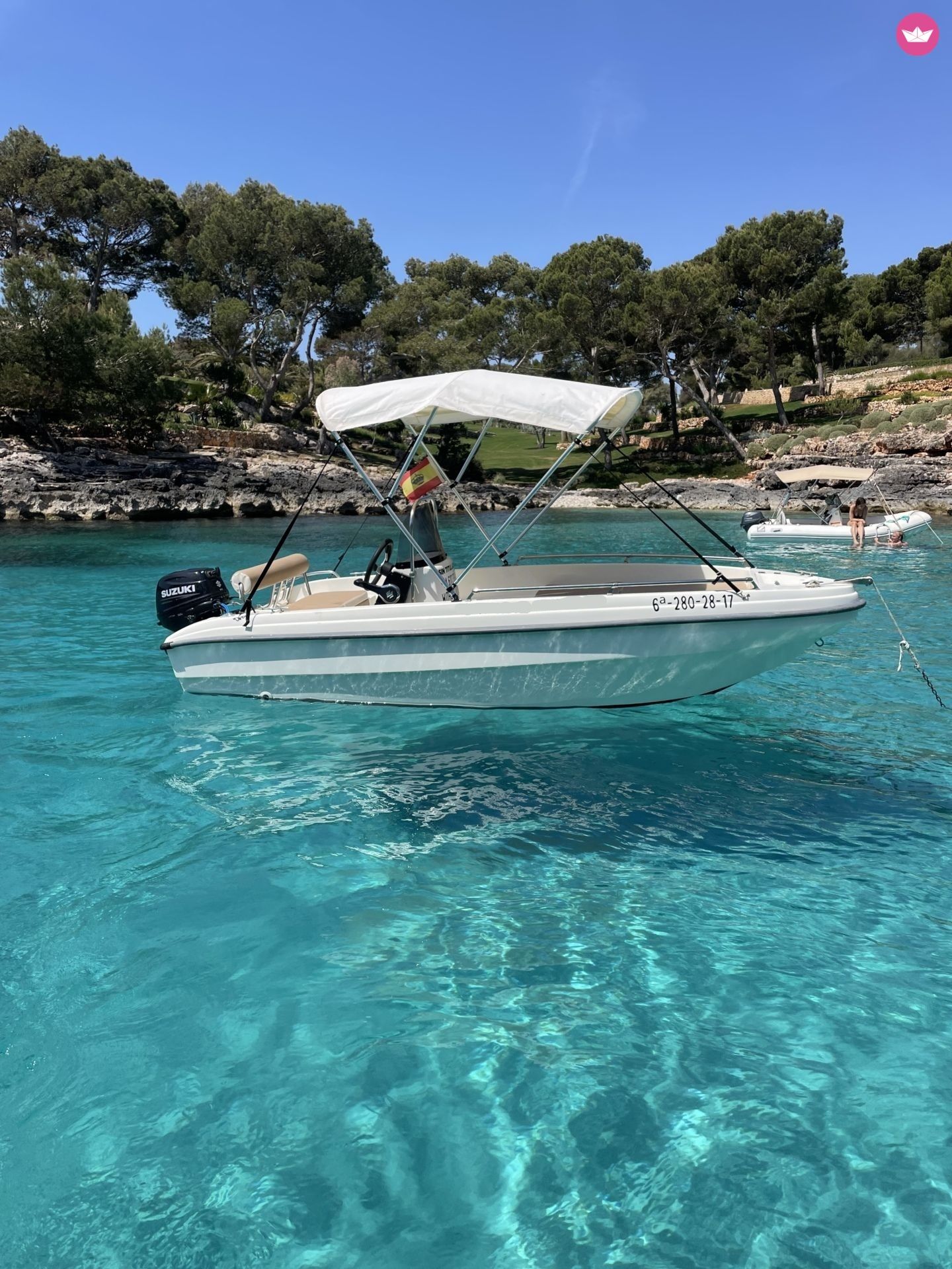 Bateau à moteur Karel ( Sin Licencia )