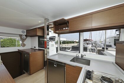 Lagoon 40 – Your Floating Paradise