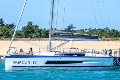 Hire Sailboat Dufour Yachts Dufour 37 - 3 cab. La Rochelle