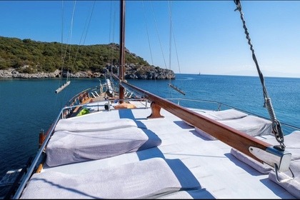 BOAT CHARTER FOR DAILY & WEEKLY HIRE