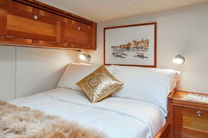 90ft Centreboard Sloop DARK STAR OF LONDON