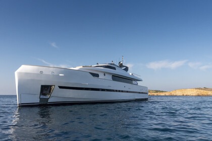 Charter Motorboat  Bugari 100 Piraeus
