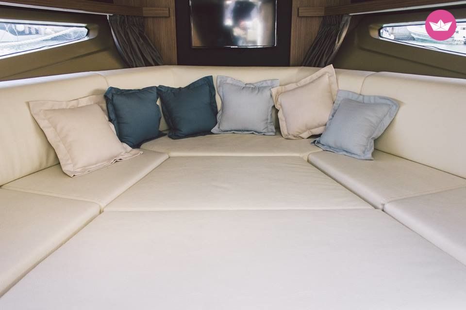 Motorboat Azimut Atlatis 34 for rental