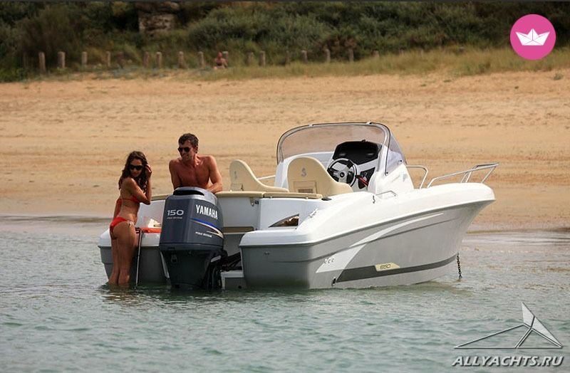 Charter motorboat in Barcelona  