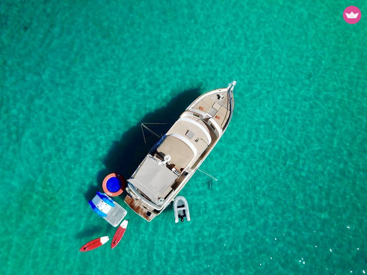 Bateau à moteur Ocean Alexander 560cv 6