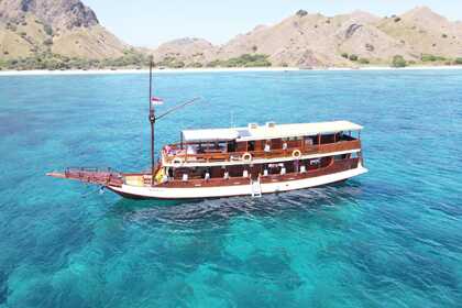 Charter Motorboat Komodo Boat Charter Wooden Boat Batu Cermin