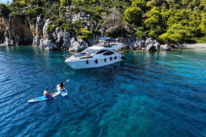 Verhuur Motorjacht Azimut 46 ALL WATER TOYS FREE Alimos Marina