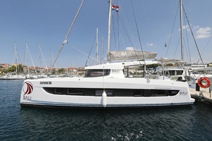Hyra båt Katamaran Catana Group Bali Catsmart - 4 + 1 cab. Šibenik