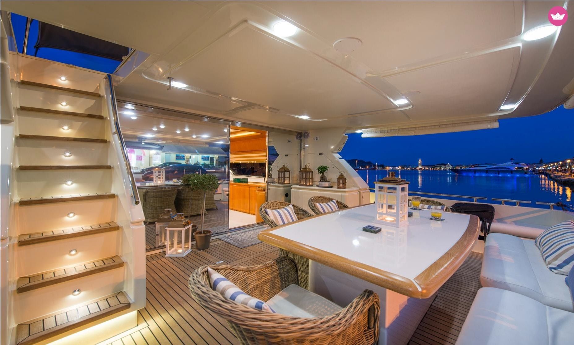 Motorboat Ferretti 75  