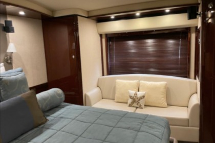 Sea Ray Sundancer 60' Luxury Yacht