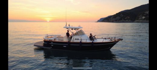 Motorboat Venere Venere 28 flash Boat design plan