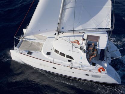 Charter Catamaran Lagoon 380 Furnari