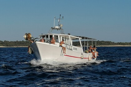 Rental Motorboat WOODEN SHIP FISHING BOAT Banjole