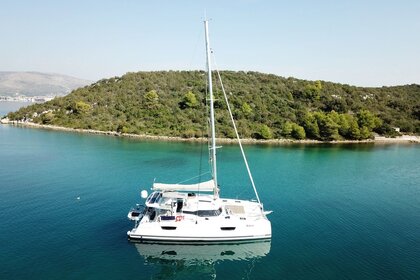 Hire Catamaran Fountaine Pajot Fountaine Pajot Saona 47 Quintet - 5 + 1 cab. Marina Frapa