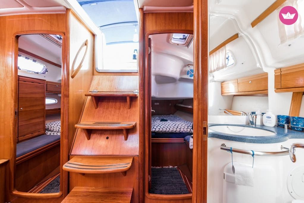 Charter sailboat in Bari  